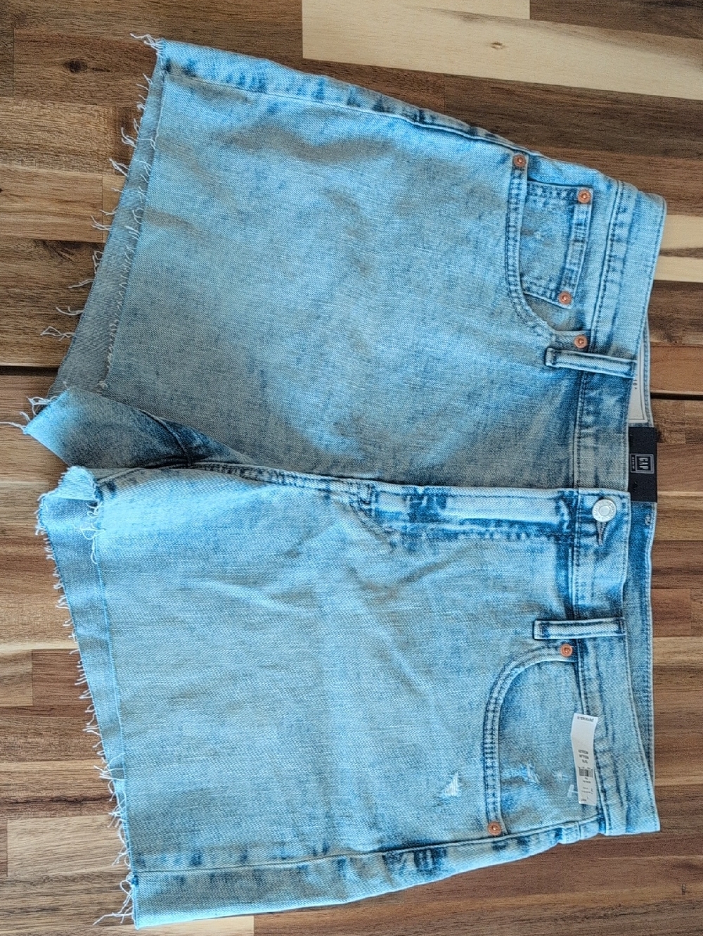 Gap Cutoff Jeans